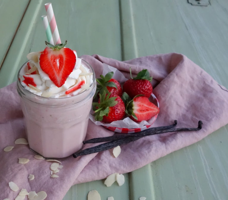 Iced Erdbeer-Milkshake - Das Burgermädchen