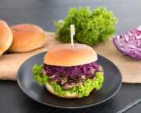 Weihnachtlicher Pulled Duck Burger mit Apfel-Rotkohl