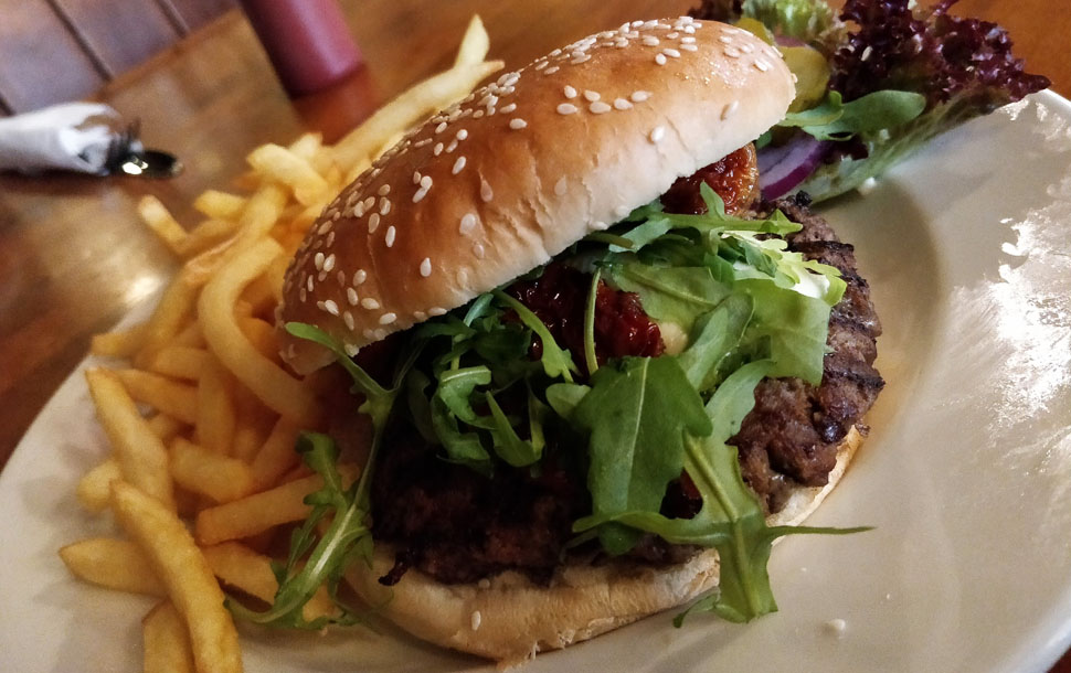 Stuttgart // Wirtshaus zum Hotzenplotz - Das Burgermädchen